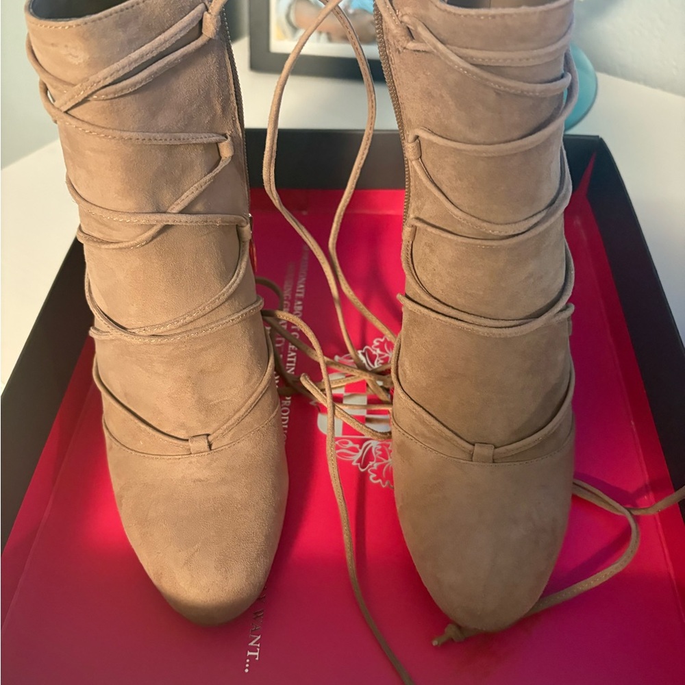 Vince Camuto Tan Lace-Up Women's Boots